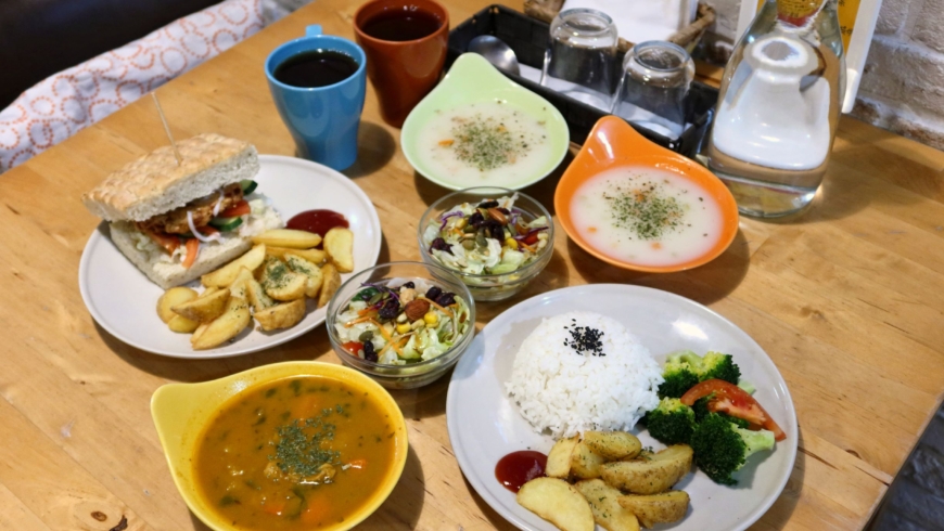 {Just Su}-高雄苓雅歐式鄉村風搭配各國蔬食料理餐廳